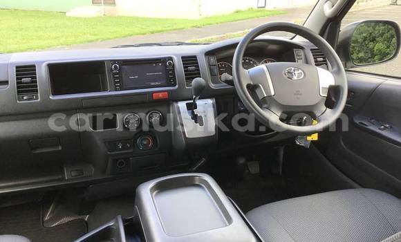 Nunua Ilio tumika Toyota Hiace Nyeupe Gari ndani ya Beitbridge nchini Matabeleland Kusini Nunua Ilio tumika Toyota Hiace Nyeupe Gari ndani ya Beitbridge nchini Matabeleland Kusini