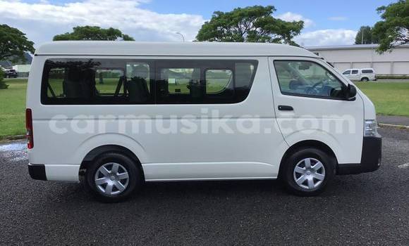 Nunua Ilio tumika Toyota Hiace Nyeupe Gari ndani ya Beitbridge nchini Matabeleland Kusini Nunua Ilio tumika Toyota Hiace Nyeupe Gari ndani ya Beitbridge nchini Matabeleland Kusini