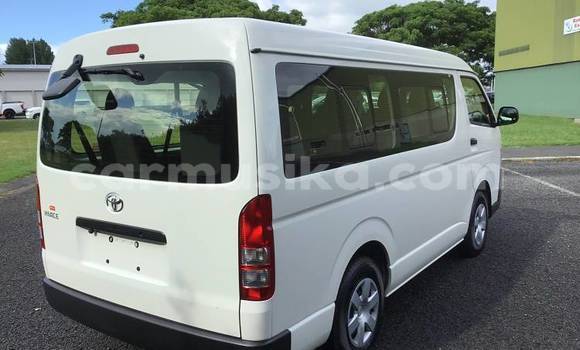 Nunua Ilio tumika Toyota Hiace Nyeupe Gari ndani ya Beitbridge nchini Matabeleland Kusini Nunua Ilio tumika Toyota Hiace Nyeupe Gari ndani ya Beitbridge nchini Matabeleland Kusini