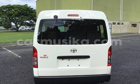 Nunua Ilio tumika Toyota Hiace Nyeupe Gari ndani ya Beitbridge nchini Matabeleland Kusini Nunua Ilio tumika Toyota Hiace Nyeupe Gari ndani ya Beitbridge nchini Matabeleland Kusini