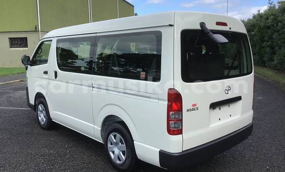 Nunua Ilio tumika Toyota Hiace Nyeupe Gari ndani ya Beitbridge nchini Matabeleland Kusini Nunua Ilio tumika Toyota Hiace Nyeupe Gari ndani ya Beitbridge nchini Matabeleland Kusini