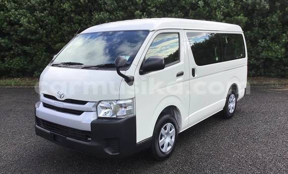 Nunua Ilio tumika Toyota Hiace Nyeupe Gari ndani ya Beitbridge nchini Matabeleland Kusini Nunua Ilio tumika Toyota Hiace Nyeupe Gari ndani ya Beitbridge nchini Matabeleland Kusini