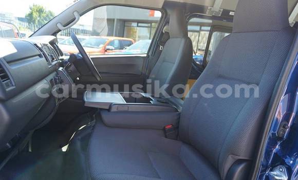 Nunua Ilio tumika Toyota Hiace Bluu Gari ndani ya Beitbridge nchini Matabeleland Kusini Nunua Ilio tumika Toyota Hiace Bluu Gari ndani ya Beitbridge nchini Matabeleland Kusini