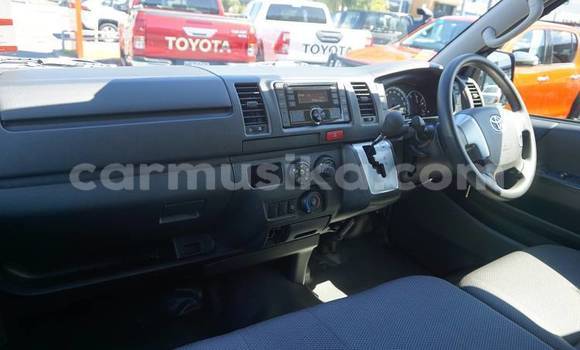 Nunua Ilio tumika Toyota Hiace Bluu Gari ndani ya Beitbridge nchini Matabeleland Kusini Nunua Ilio tumika Toyota Hiace Bluu Gari ndani ya Beitbridge nchini Matabeleland Kusini