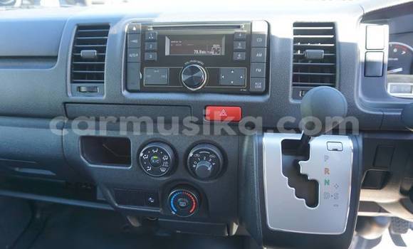 Nunua Ilio tumika Toyota Hiace Bluu Gari ndani ya Beitbridge nchini Matabeleland Kusini Nunua Ilio tumika Toyota Hiace Bluu Gari ndani ya Beitbridge nchini Matabeleland Kusini