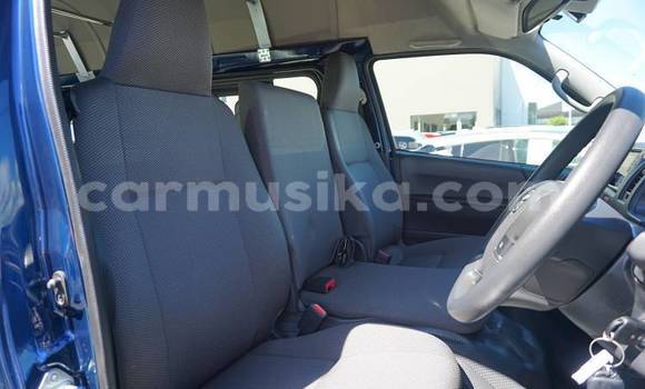 Nunua Ilio tumika Toyota Hiace Bluu Gari ndani ya Beitbridge nchini Matabeleland Kusini Nunua Ilio tumika Toyota Hiace Bluu Gari ndani ya Beitbridge nchini Matabeleland Kusini