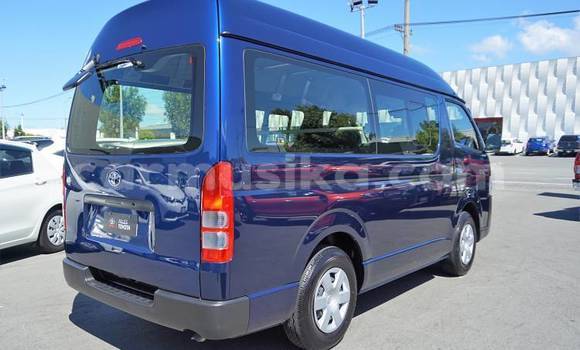 Nunua Ilio tumika Toyota Hiace Bluu Gari ndani ya Beitbridge nchini Matabeleland Kusini Nunua Ilio tumika Toyota Hiace Bluu Gari ndani ya Beitbridge nchini Matabeleland Kusini