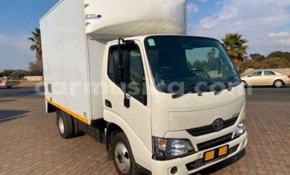 Tenga Tsaru Toyota Dyna Chena Rori in Beitbridge in Matabeleland South Tenga Tsaru Toyota Dyna Chena Rori in Beitbridge in Matabeleland South