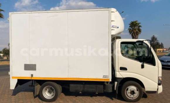 Tenga Tsaru Toyota Dyna Chena Rori in Beitbridge in Matabeleland South Tenga Tsaru Toyota Dyna Chena Rori in Beitbridge in Matabeleland South