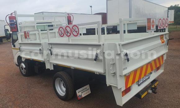 Acheter Occasion Utilitaire Toyota Dyna Blanc à Beitbridge, Matabeleland South Acheter Occasion Utilitaire Toyota Dyna Blanc à Beitbridge, Matabeleland South