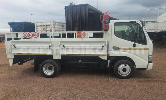 Acheter Occasion Utilitaire Toyota Dyna Blanc à Beitbridge, Matabeleland South Acheter Occasion Utilitaire Toyota Dyna Blanc à Beitbridge, Matabeleland South