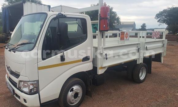 Acheter Occasion Utilitaire Toyota Dyna Blanc à Beitbridge, Matabeleland South Acheter Occasion Utilitaire Toyota Dyna Blanc à Beitbridge, Matabeleland South