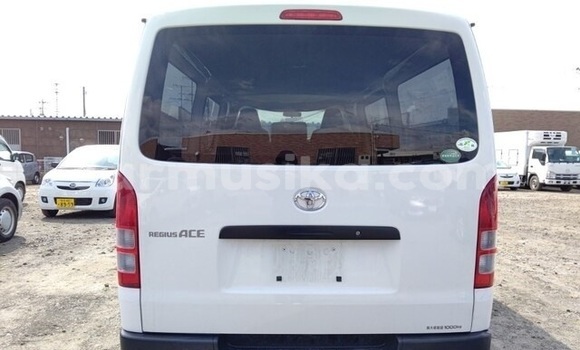 Buy Used Toyota RegiusAce White Car in Harare in Harare Buy Used Toyota RegiusAce White Car in Harare in Harare