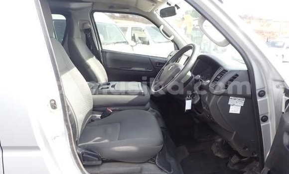 Buy Used Toyota RegiusAce White Car in Harare in Harare Buy Used Toyota RegiusAce White Car in Harare in Harare