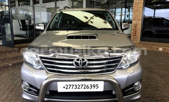 Acheter Occasion Voiture Toyota Fortuner Gris à Beitbridge, Matabeleland South Acheter Occasion Voiture Toyota Fortuner Gris à Beitbridge, Matabeleland South
