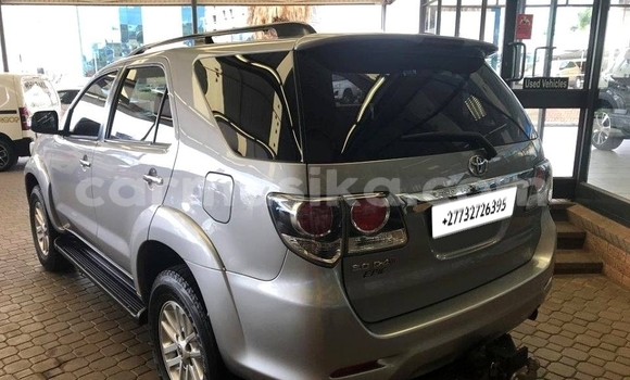 Acheter Occasion Voiture Toyota Fortuner Gris à Beitbridge, Matabeleland South Acheter Occasion Voiture Toyota Fortuner Gris à Beitbridge, Matabeleland South