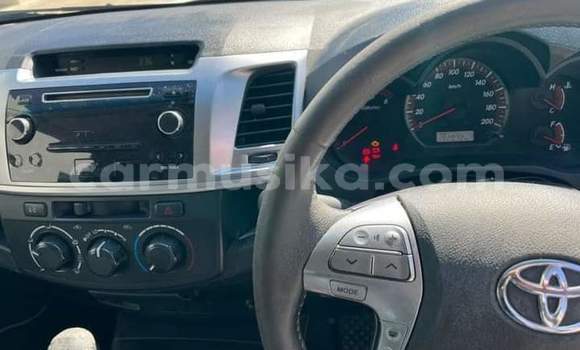 Buy Used Toyota Hilux White Car in Beitbridge in Matabeleland South Buy Used Toyota Hilux White Car in Beitbridge in Matabeleland South