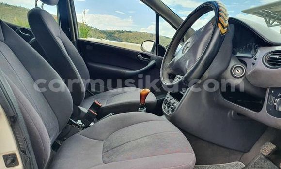 Tenga Tsaru Mercedes-Benz C-Classe Sirivha Mota in Beitbridge in Matabeleland South Tenga Tsaru Mercedes-Benz C-Classe Sirivha Mota in Beitbridge in Matabeleland South