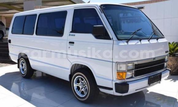 Buy Used Toyota Hiace White Car in Beitbridge in Matabeleland South