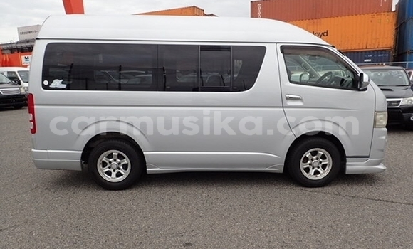 Nunua Ilio tumika Toyota Hiace Fedha Gari ndani ya Beitbridge nchini Matabeleland Kusini Nunua Ilio tumika Toyota Hiace Fedha Gari ndani ya Beitbridge nchini Matabeleland Kusini