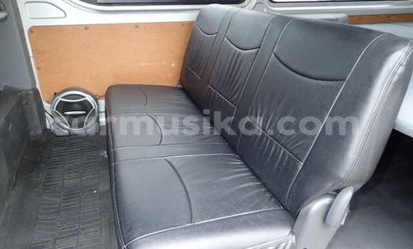 Nunua Ilio tumika Toyota Hiace Fedha Gari ndani ya Beitbridge nchini Matabeleland Kusini Nunua Ilio tumika Toyota Hiace Fedha Gari ndani ya Beitbridge nchini Matabeleland Kusini