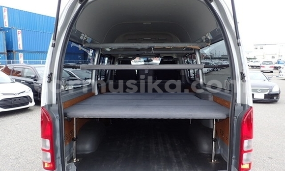 Nunua Ilio tumika Toyota Hiace Fedha Gari ndani ya Beitbridge nchini Matabeleland Kusini Nunua Ilio tumika Toyota Hiace Fedha Gari ndani ya Beitbridge nchini Matabeleland Kusini