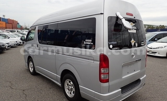 Nunua Ilio tumika Toyota Hiace Fedha Gari ndani ya Beitbridge nchini Matabeleland Kusini Nunua Ilio tumika Toyota Hiace Fedha Gari ndani ya Beitbridge nchini Matabeleland Kusini