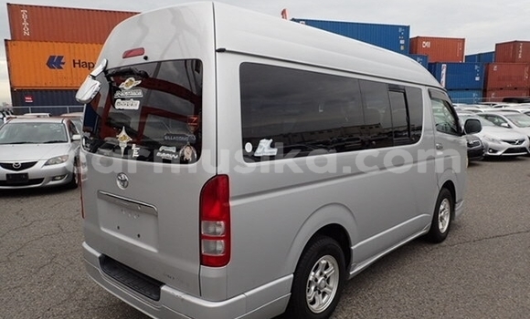 Nunua Ilio tumika Toyota Hiace Fedha Gari ndani ya Beitbridge nchini Matabeleland Kusini Nunua Ilio tumika Toyota Hiace Fedha Gari ndani ya Beitbridge nchini Matabeleland Kusini