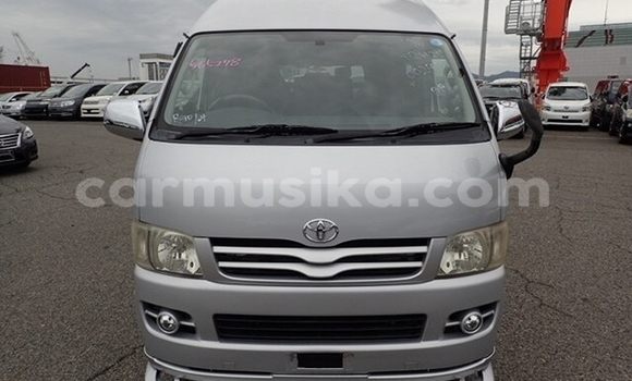 Buy Used Toyota Hiace Silver Car in Beitbridge in Matabeleland South