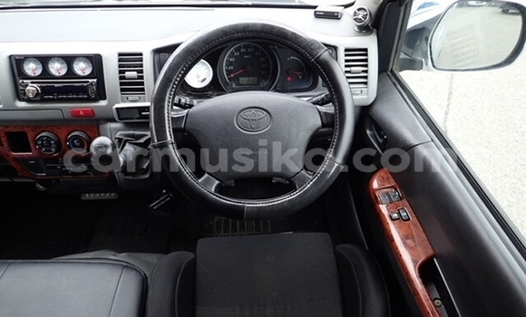 Nunua Ilio tumika Toyota Hiace Fedha Gari ndani ya Beitbridge nchini Matabeleland Kusini Nunua Ilio tumika Toyota Hiace Fedha Gari ndani ya Beitbridge nchini Matabeleland Kusini