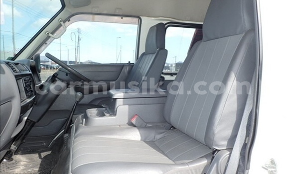 Acheter Occasion Voiture Mazda Bongo Blanc à Beitbridge, Matabeleland South Acheter Occasion Voiture Mazda Bongo Blanc à Beitbridge, Matabeleland South