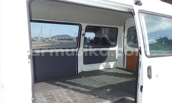 Acheter Occasion Voiture Mazda Bongo Blanc à Beitbridge, Matabeleland South Acheter Occasion Voiture Mazda Bongo Blanc à Beitbridge, Matabeleland South