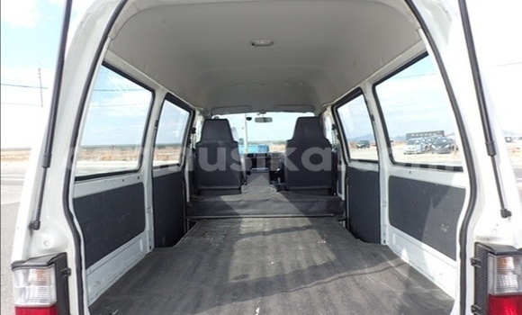 Acheter Occasion Voiture Mazda Bongo Blanc à Beitbridge, Matabeleland South Acheter Occasion Voiture Mazda Bongo Blanc à Beitbridge, Matabeleland South