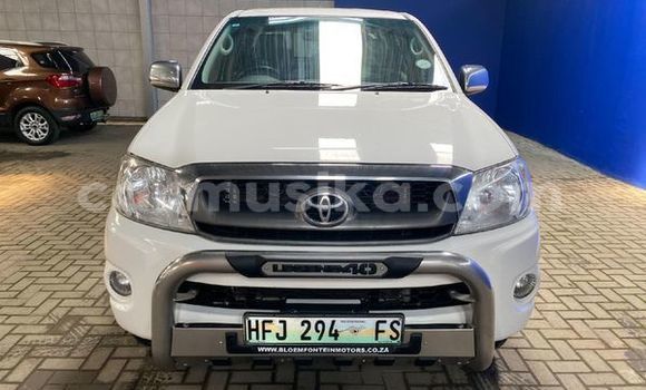 Tenga Tsaru Toyota Hilux Chena Mota in Beitbridge in Matabeleland South Tenga Tsaru Toyota Hilux Chena Mota in Beitbridge in Matabeleland South