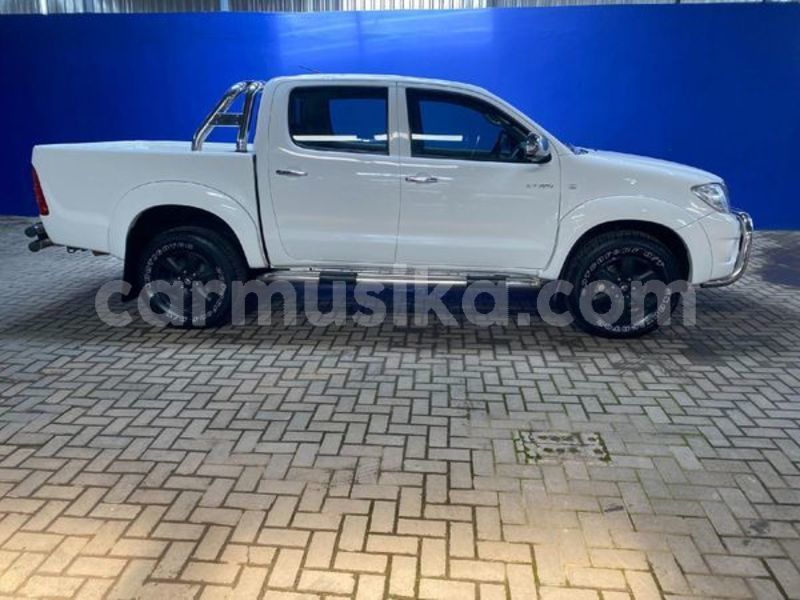 Big with watermark toyota hilux matabeleland south beitbridge 28299