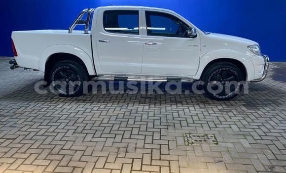 Tenga Tsaru Toyota Hilux Chena Mota in Beitbridge in Matabeleland South Tenga Tsaru Toyota Hilux Chena Mota in Beitbridge in Matabeleland South