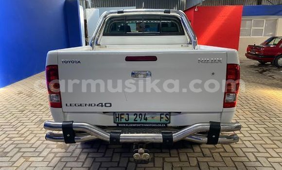 Tenga Tsaru Toyota Hilux Chena Mota in Beitbridge in Matabeleland South Tenga Tsaru Toyota Hilux Chena Mota in Beitbridge in Matabeleland South