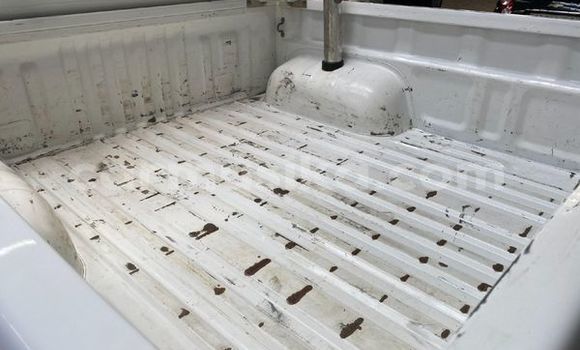 Tenga Tsaru Toyota Hilux Chena Mota in Beitbridge in Matabeleland South Tenga Tsaru Toyota Hilux Chena Mota in Beitbridge in Matabeleland South