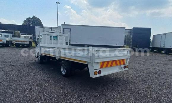 Nunua Ilio tumika Toyota Dyna Nyeupe Gari ndani ya Beitbridge nchini Matabeleland Kusini Nunua Ilio tumika Toyota Dyna Nyeupe Gari ndani ya Beitbridge nchini Matabeleland Kusini