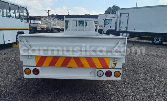 Nunua Ilio tumika Toyota Dyna Nyeupe Gari ndani ya Beitbridge nchini Matabeleland Kusini Nunua Ilio tumika Toyota Dyna Nyeupe Gari ndani ya Beitbridge nchini Matabeleland Kusini