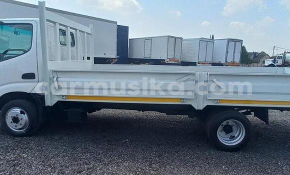 Nunua Ilio tumika Toyota Dyna Nyeupe Gari ndani ya Beitbridge nchini Matabeleland Kusini Nunua Ilio tumika Toyota Dyna Nyeupe Gari ndani ya Beitbridge nchini Matabeleland Kusini
