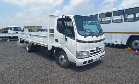 Nunua Ilio tumika Toyota Dyna Nyeupe Gari ndani ya Beitbridge nchini Matabeleland Kusini Nunua Ilio tumika Toyota Dyna Nyeupe Gari ndani ya Beitbridge nchini Matabeleland Kusini