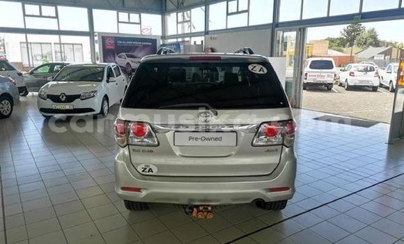 Tenga Tsaru Toyota Fortuner Sirivha Mota in Beitbridge in Matabeleland South Tenga Tsaru Toyota Fortuner Sirivha Mota in Beitbridge in Matabeleland South