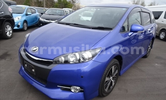 Buy Used Toyota Wish Blue Car in Beitbridge in Matabeleland South