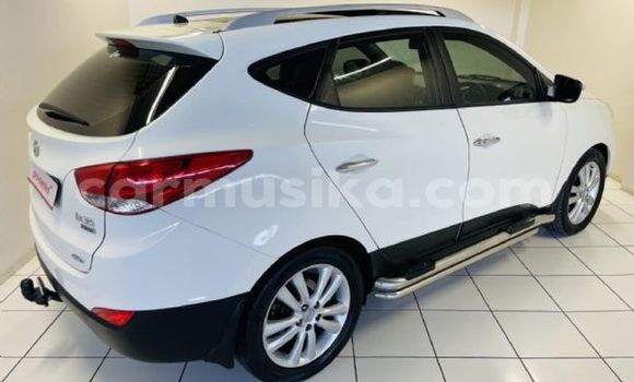Nunua Ilio tumika Hyundai ix35 Nyeupe Gari ndani ya Beitbridge nchini Matabeleland Kusini Nunua Ilio tumika Hyundai ix35 Nyeupe Gari ndani ya Beitbridge nchini Matabeleland Kusini
