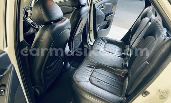 Nunua Ilio tumika Hyundai ix35 Nyeupe Gari ndani ya Beitbridge nchini Matabeleland Kusini Nunua Ilio tumika Hyundai ix35 Nyeupe Gari ndani ya Beitbridge nchini Matabeleland Kusini