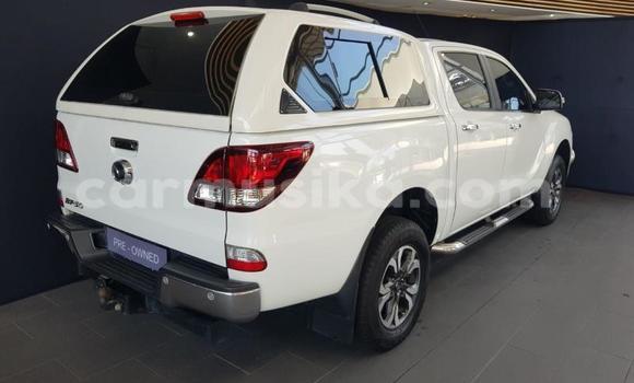 Acheter Occasion Voiture Mazda BT-50 Blanc à Beitbridge, Matabeleland South Acheter Occasion Voiture Mazda BT-50 Blanc à Beitbridge, Matabeleland South