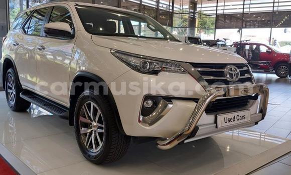 Nunua Ilio tumika Toyota Fortuner Nyeupe Gari ndani ya Beitbridge nchini Matabeleland Kusini