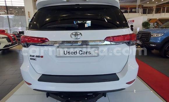 Acheter Occasion Voiture Toyota Fortuner Blanc à Beitbridge, Matabeleland South Acheter Occasion Voiture Toyota Fortuner Blanc à Beitbridge, Matabeleland South