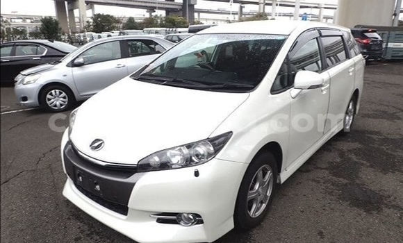 Buy Used Toyota Wish White Car in Beitbridge in Matabeleland South